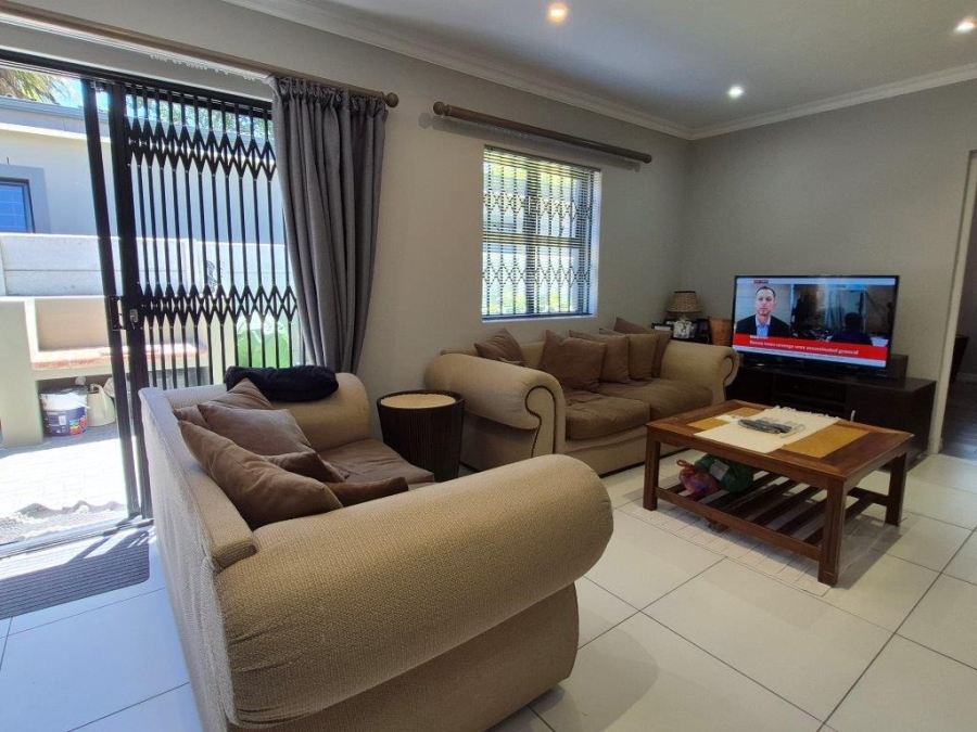 3 Bedroom Property for Sale in Uitzicht Western Cape